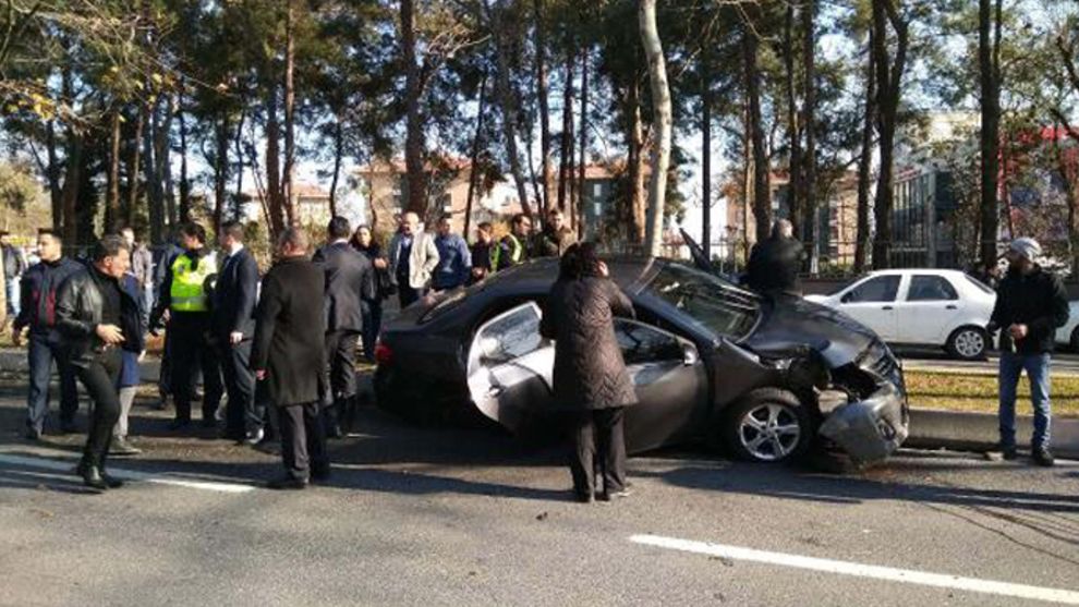 Cumhurbaşkanı Erdoğan'ın koruma ekibi trafik kazası geçirdi: 1 Polis Memuru şehit oldu